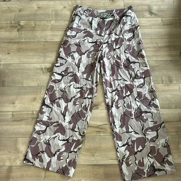 NWT PRETTYLITTLETHING Grey Camo Metal Trim Cargo Pants Sz 10 - Picture 6 of 13
